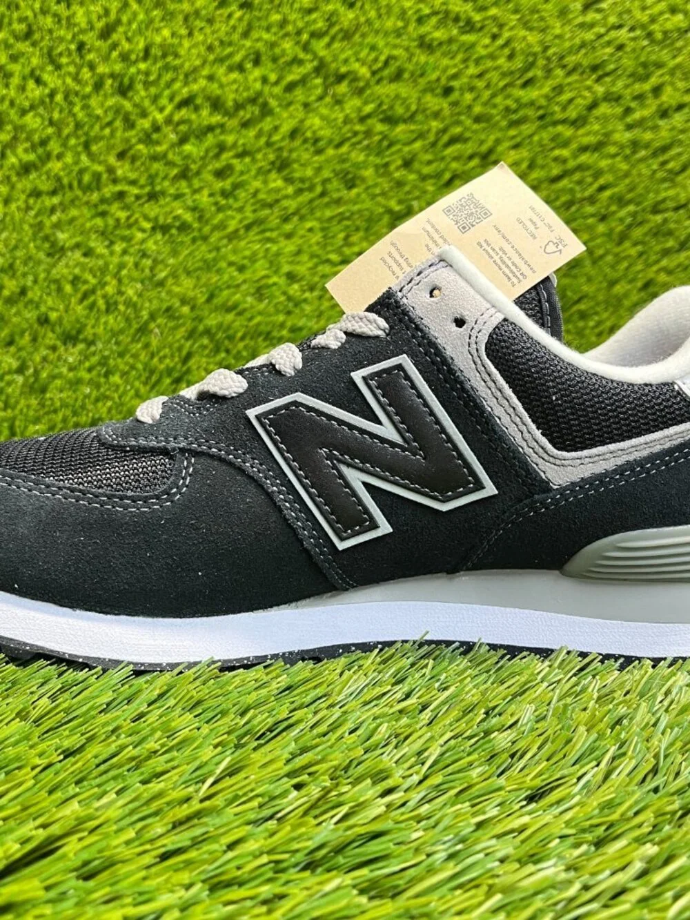 New Balance 574 Classic Mens Size 8 Black‎ Gray Athletic Running Shoes Sneakers